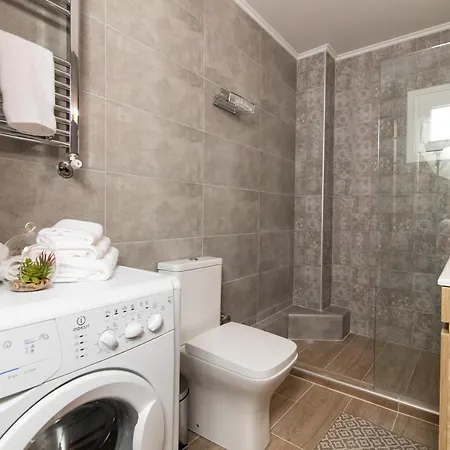 Apartment F & B Collection - For 6 *